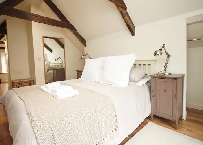 Town Centre Apartment With Parking